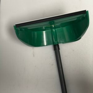 Plastic dust pan